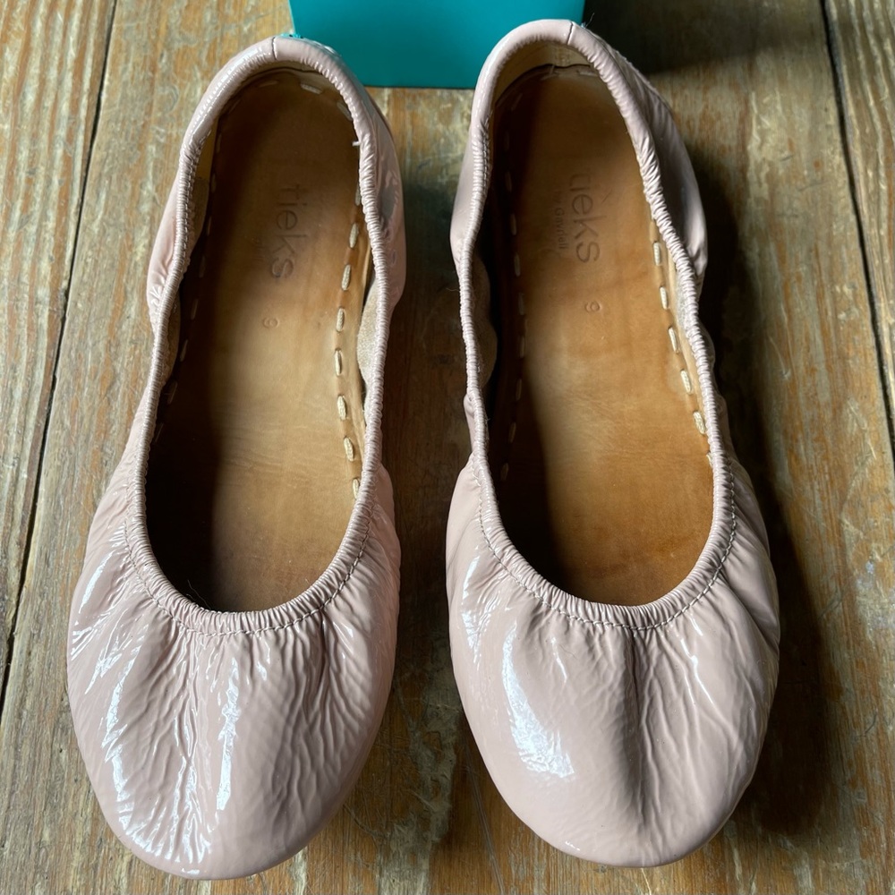 Tieks size 9 blush patent leather ballet flats